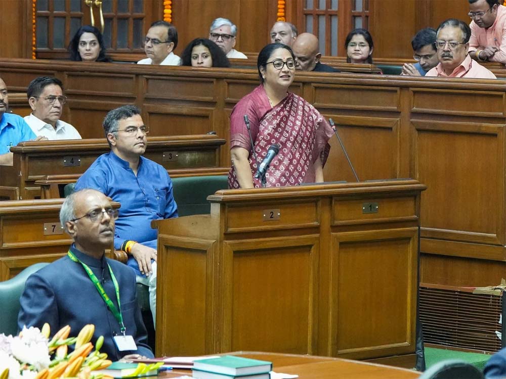 मुख्यमंत्री रेखा गुप्ता ने अपनी सरकार का पहला बजट पेश किया, महिला समृद्धि योजना के लिए कितना पैसा दिया