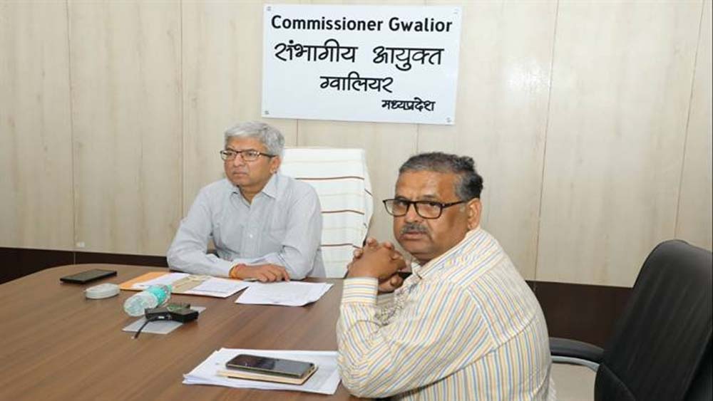 संभागीय आयुक्त खत्री ने जल गंगा अभियान के साथ ही पेयजल प्रबंधन के संबंध मे की समीक्षा