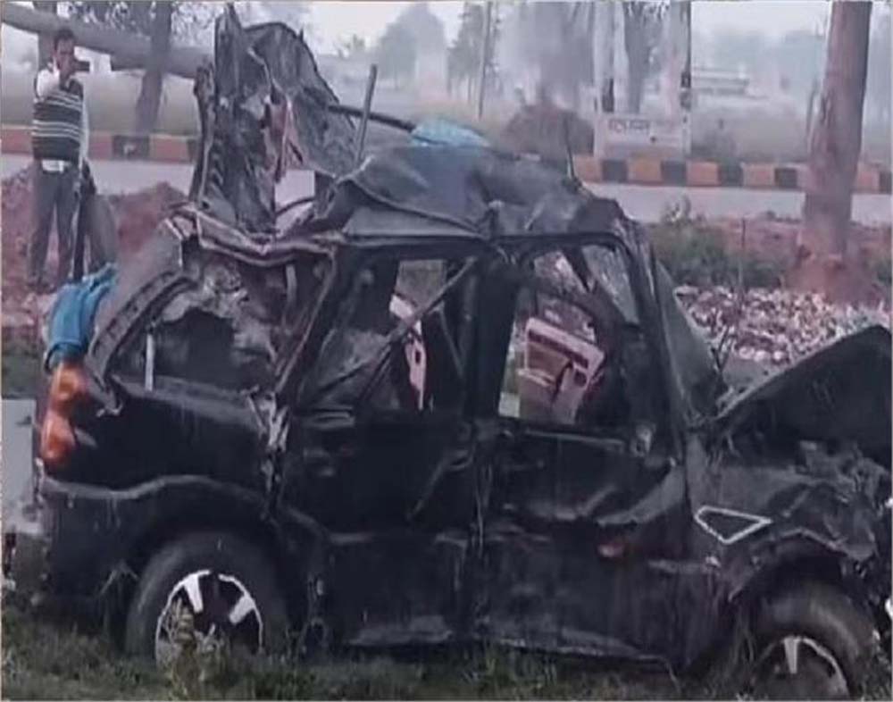 फतेहाबाद जिले से एक भीषण सड़क हादसे की खबर सामने आई,  डिवाइडर से टकराई स्कॉर्पियो, 3 दोस्तों की मौत