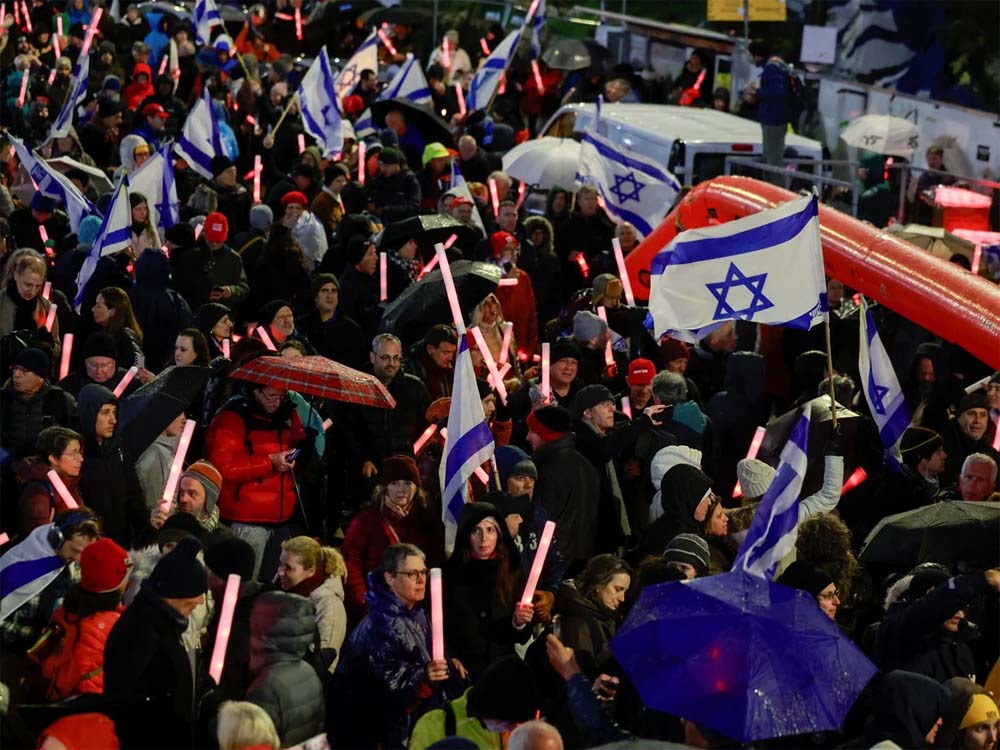 हाथों में बैनर, दिलों में गुस्सा, नेतन्याहू के खिलाफ प्रदर्शन, इजरायल की सड़कों पर जबरदस्त उबाल देखने को मिल रहा