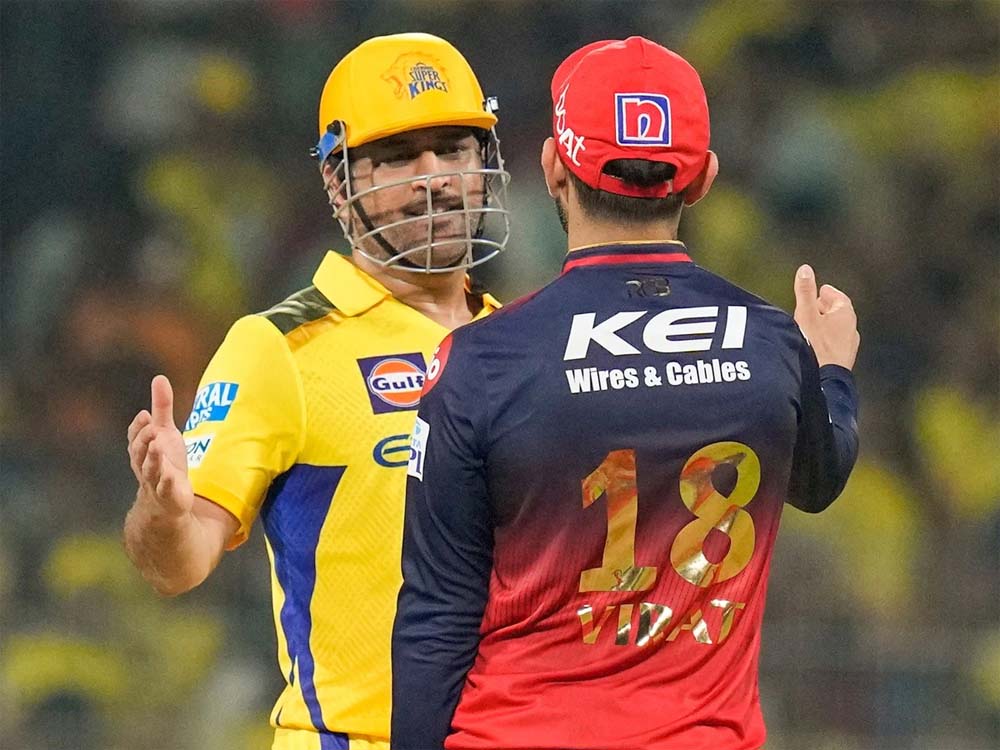 विराट कोहली और  एमएस धोनी के बीच अच्छी बॉन्डिंग, दिखा दोनों में दोस्ती का दिलकश नजारा