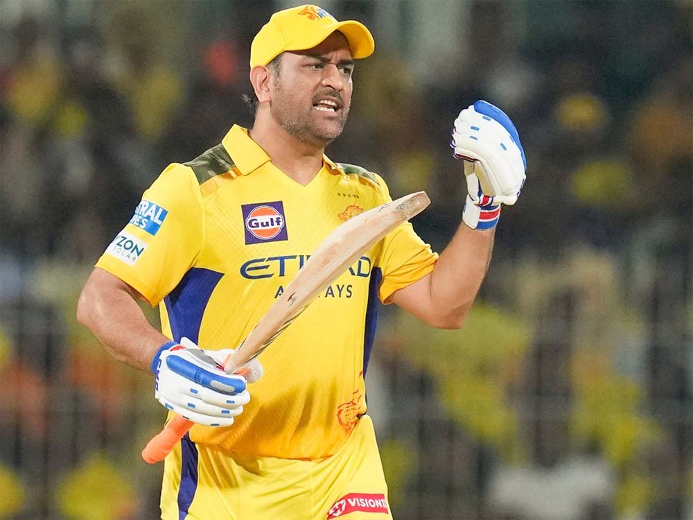 चेन्नई की हार के साथ-साथ धोनी के नौवें पर उतरने की खूब चर्चा हो रही है, माही के इस फैसले से फैंस का दिल टूटा