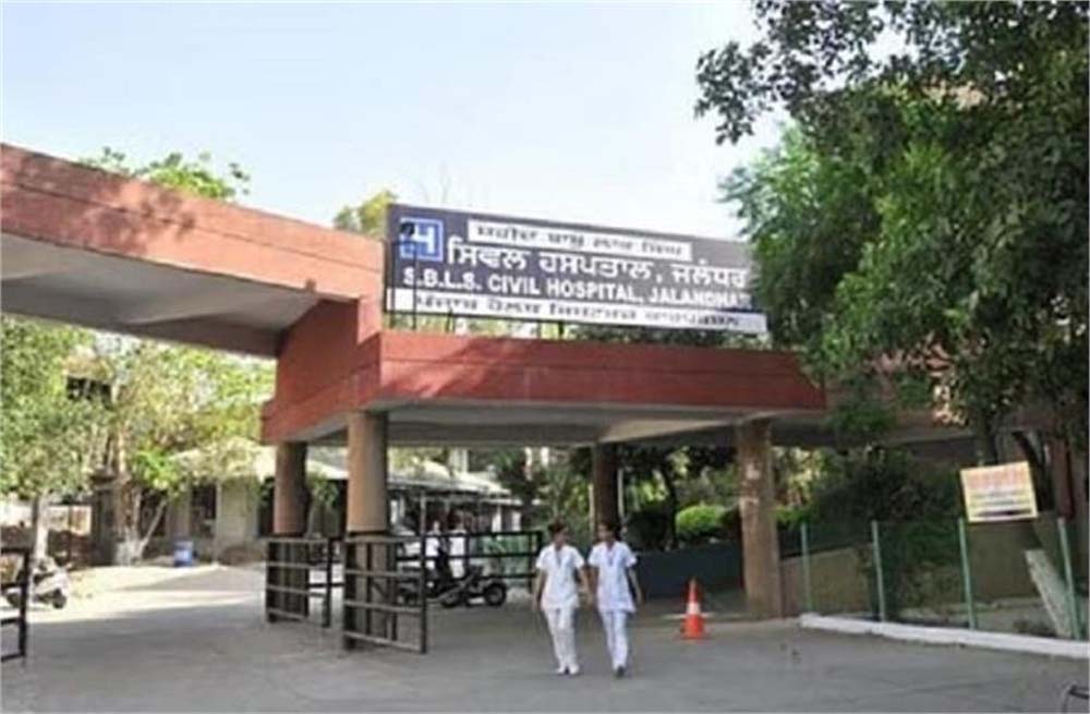 शव का पोस्मार्टम के उपरांत शव परिजनों के हवाले करने के बाद उनसे धक्के से 2 हजार की रिश्वत मांगी, भारी हंगामा