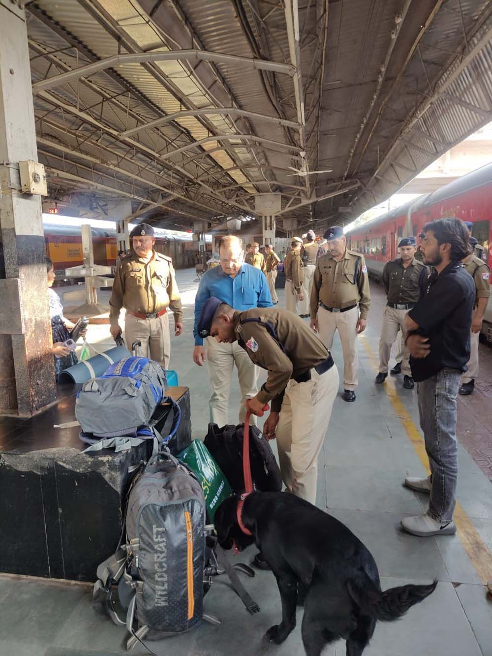 होली के अवसर पर रेलवे स्टेशनों पर सुरक्षा व्यवस्था बढ़ाई