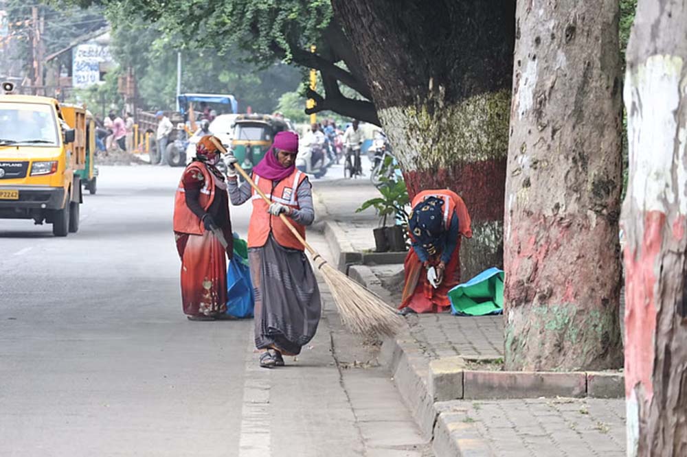 स्वच्छता सर्वेक्षण के लिए आई टीम ने सर्वेक्षण की शुरुआत खजराना मंदिर से की, क्या बरकरार रहेगा ताज ?