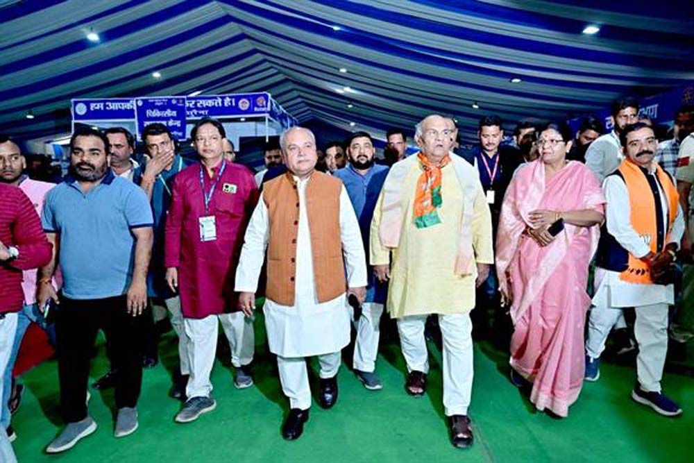 विधानसभा अध्यक्ष तोमर एवं राजस्व मंत्री श्री वर्मा ने मुरैना में स्वास्थ्य शिविर का किया अवलोकन