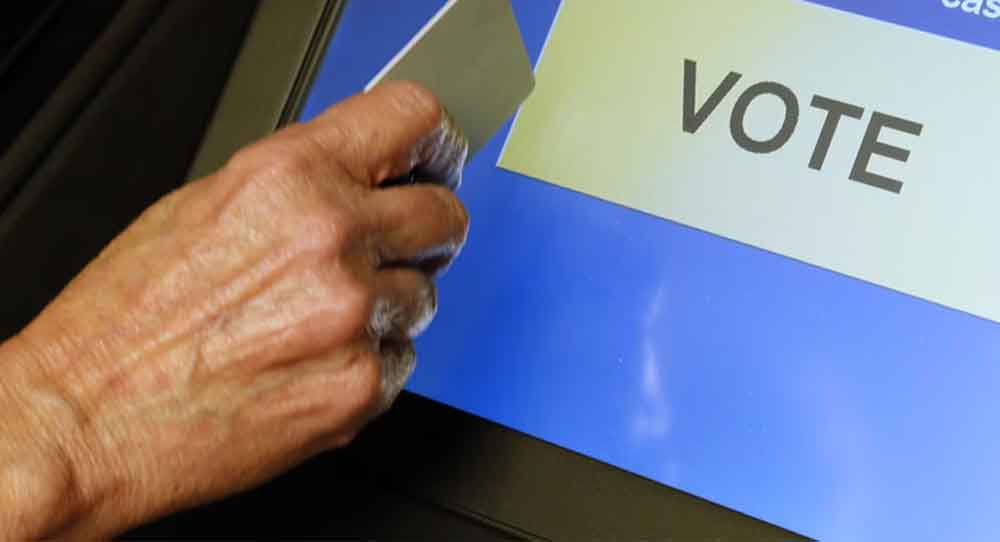 ईव्हीएम के बाद अब पेपरलेस बूथ के माध्यम से चुनाव पर विचार