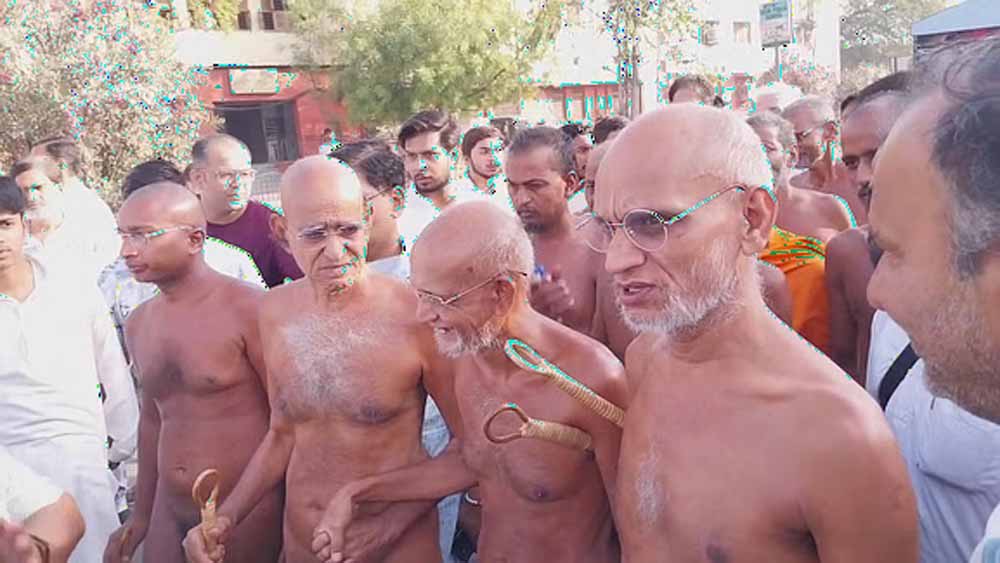 धार्मिक नगरी अजमेर में जैन आचार्य श्री वसुंनंदीजी महामुनिराज का मंगल प्रवेश