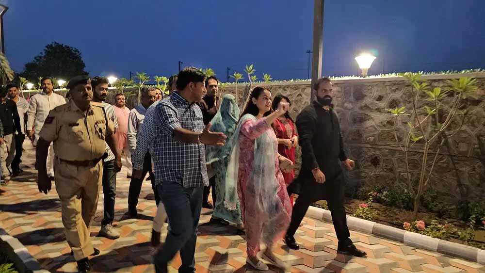 जहां पहले गंदगी का ढेर हुआ करता था, वहां अब कलेक्टर टीना डाबी की पहल से उद्यान का लोकार्पण