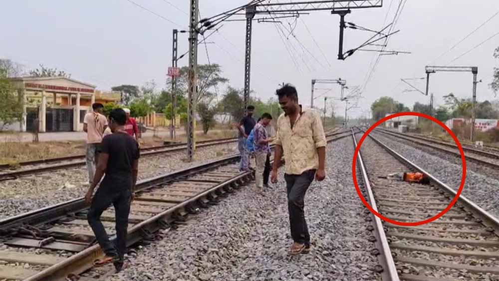 कोरबा में चलती मालगाड़ी के सामने कूद गया युवक, हुई मौत