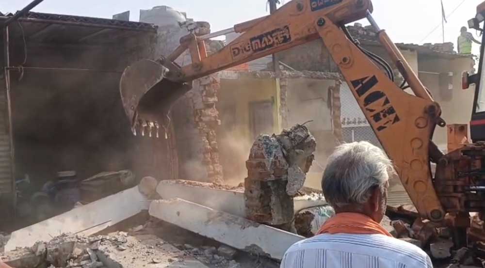 भिलाई नगर निगम ने अवैध कब्जों के खिलाफ चलाया बुलडोजर, 53 मकानों पर की कार्रवाई