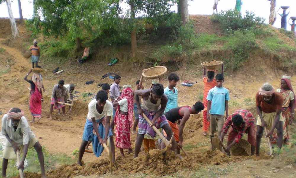 मनरेगा के श्रमिकों को अब मिलेगी 261 रुपए मजदूरी