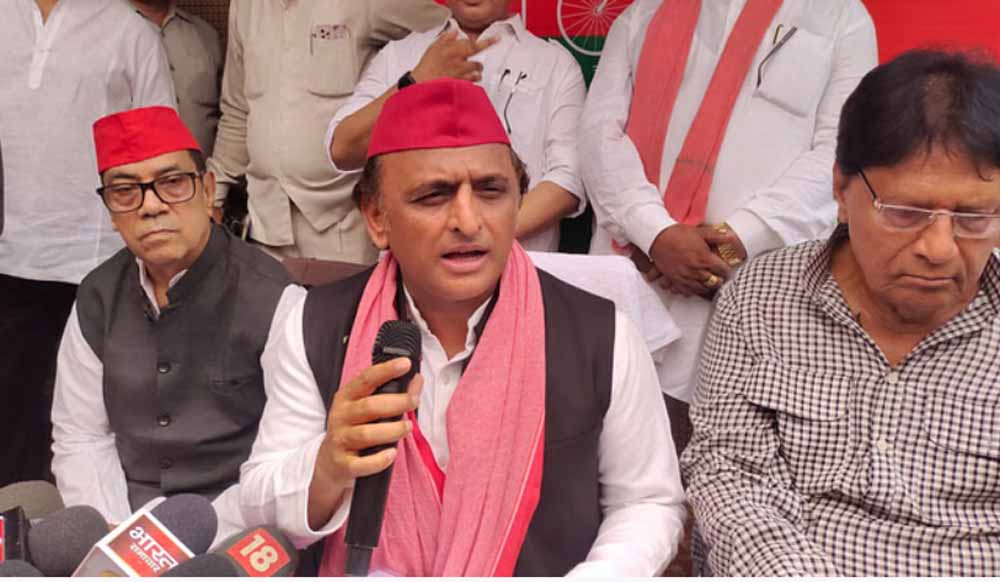 आगरा हिंसा के पीछे करणी सेना नहीं वो योगी सेना, सरकार की फंडिंग : अखिलेश यादव