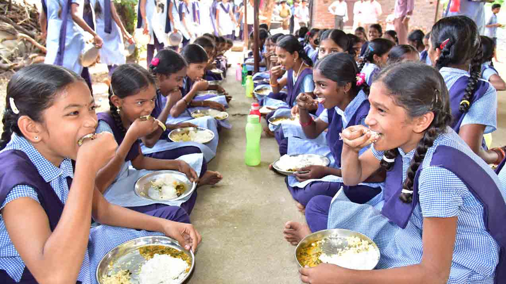 केंद्र सरकार ने पीएम पोषण योजना के अंतर्गत सामग्री लागत में 9.50 फीसदी की वृद्धि की