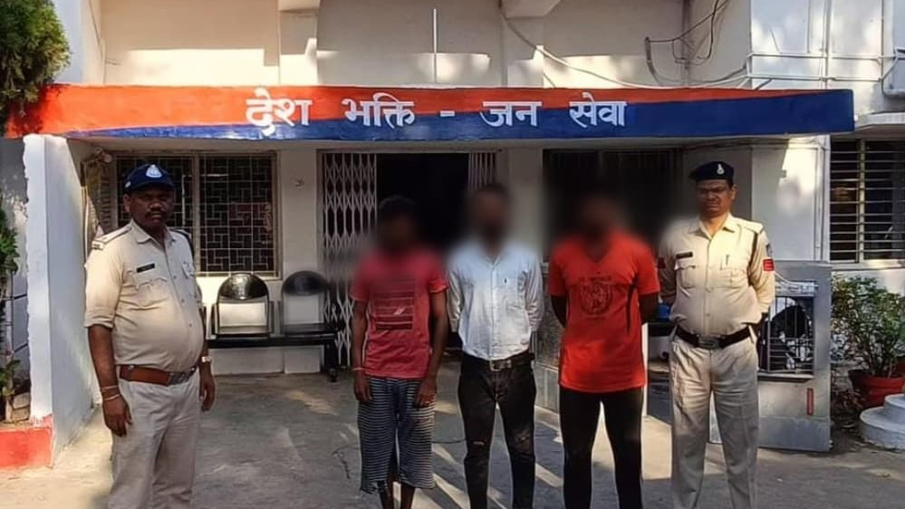 कोतवाली अनूपपुर पुलिस ने रात्रि काम्बिंग गश्त में 05 फरार वारंटी गिरफ्तार