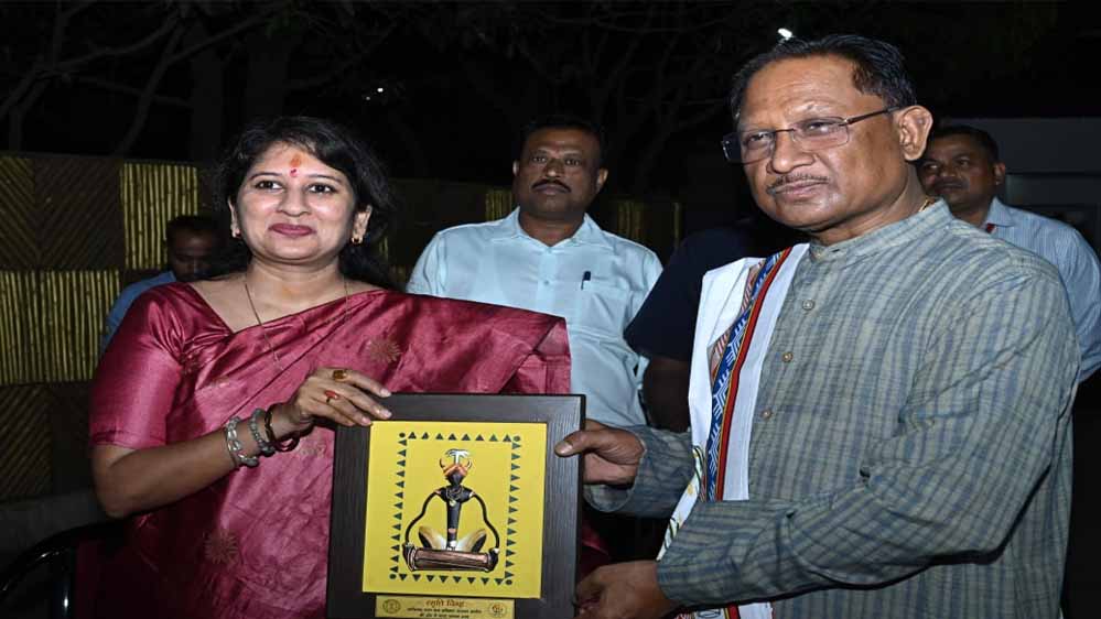 रायपुर : मुख्यमंत्री से छत्तीसगढ़ राज्य बाल संरक्षण आयोग के नवनियुक्त अध्यक्ष ने की सौजन्य भेंट