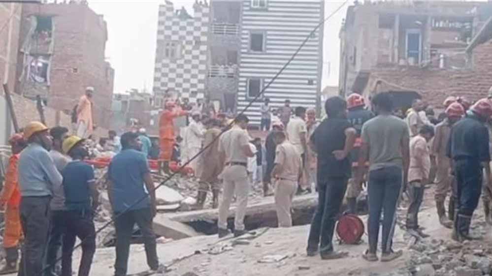 दिल्ली: दयालपुर में गिरी चार मंजिला इमारत, 4 की मौत, मलबे से निकाले गए 18 लोग