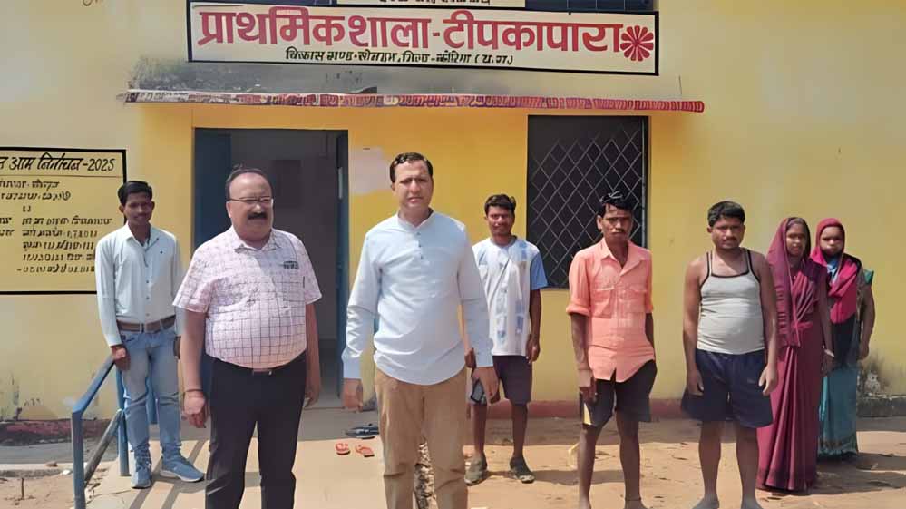 विद्यालयों में लापरवाही बरतने  का नतीजा, एक प्रधानपाठक निलंबित, तीन शिक्षकों को नोटिस