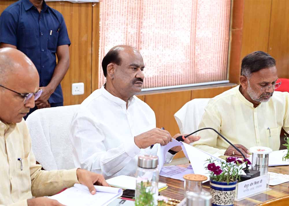 लोकसभा स्पीकर ओम बिरला ने जिला परिषद सभागार में की समीक्षा बैठक, पेयजल आपूर्ति सुनिश्चित करने के दिए निर्देश