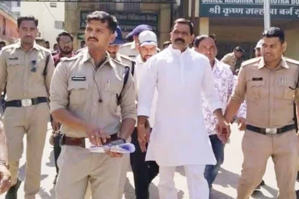 इंदौर नगर निगम नेता प्रतिपक्ष चिंटू चौकसे को पुलिस ने किया गिरफ्तार