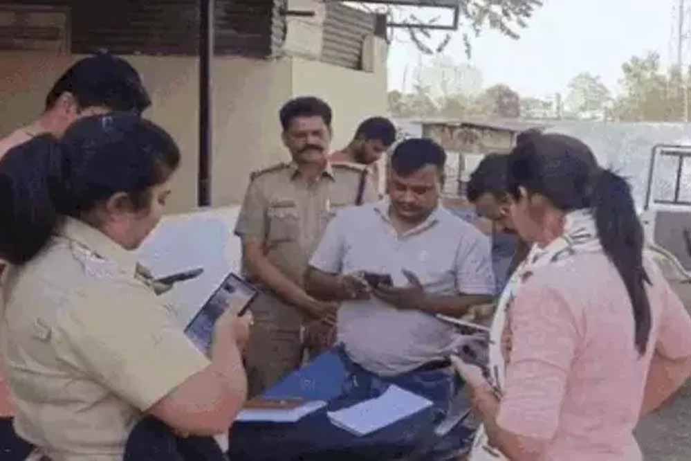 रायसेन में बम्होरी ढाबे के पास खाई में गिरी गाड़ी, 6 लोगों की मौत की सूचना… बिहार से इंदौर लौट रहा था परिवार