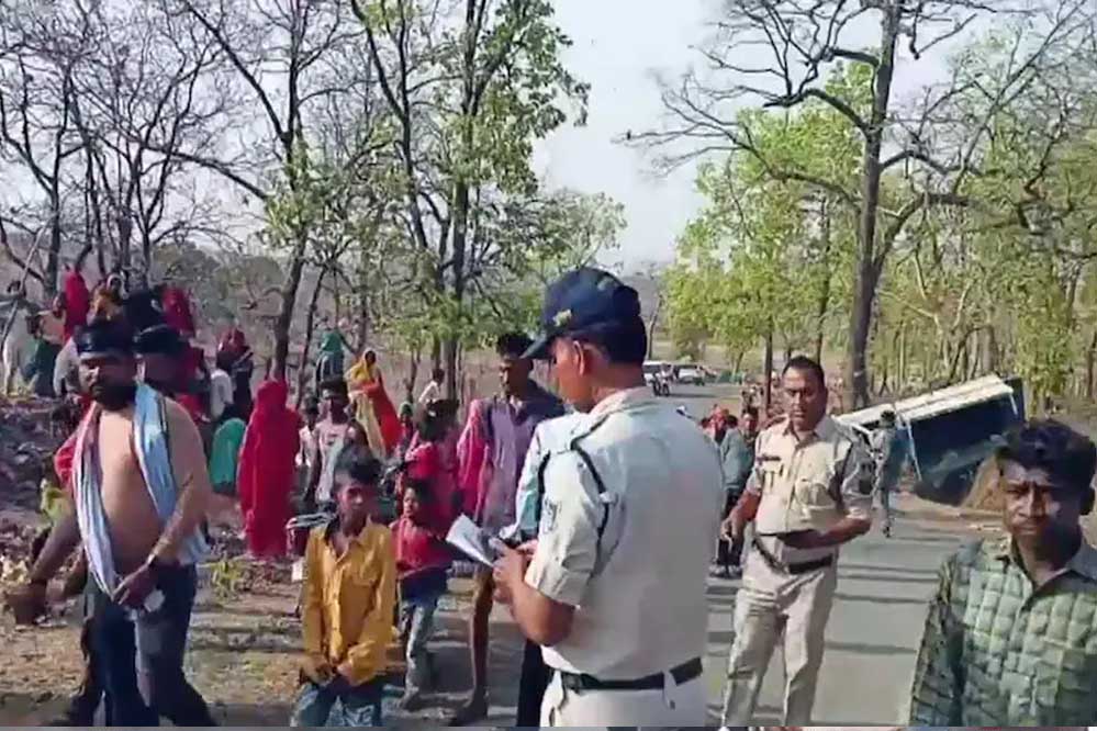 शहडोल में पिकअप पलटने से 5 लोगों की मौत, परिजनों में कोहराम मचा