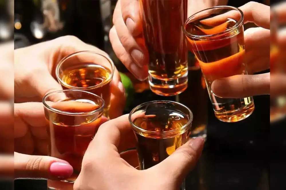 भारत में इस राज्य महिलाएं पीती हैं सबसे ज्यादा शराब, व्हिस्की और बीयर है पहली पसंद