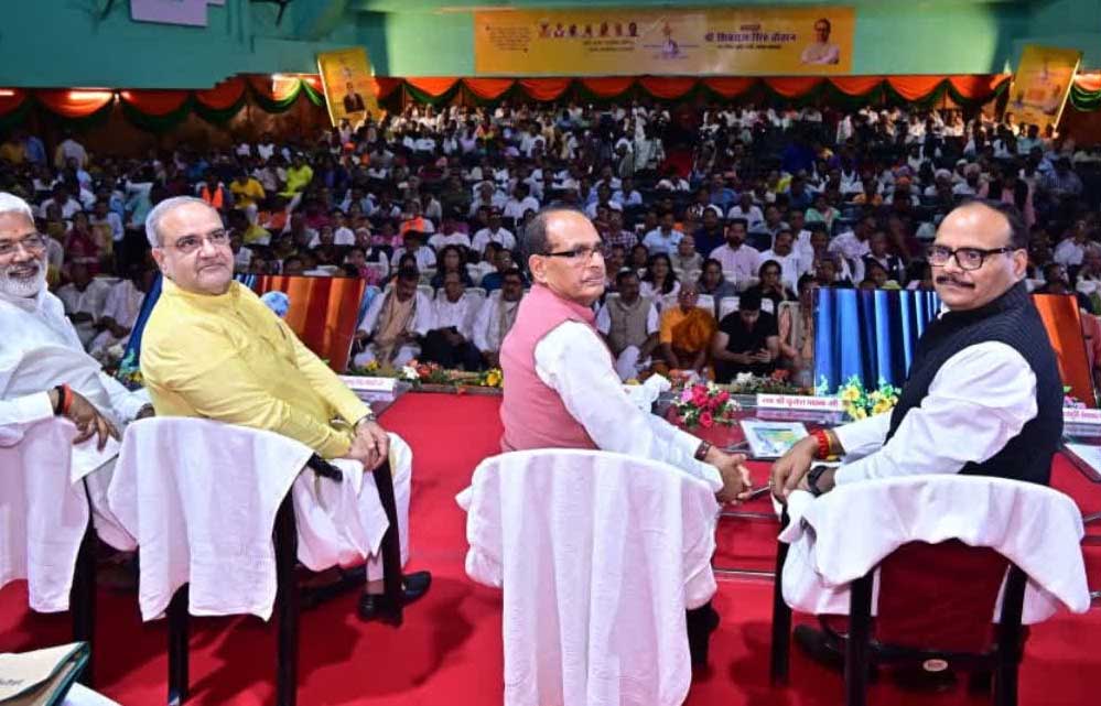 केंद्रीय कृषि मंत्री ने एक राष्ट्र-एक चुनाव पर रखे विचार, उप मुख्यमंत्री ब्रजेश पाठक ने किया स्वागत