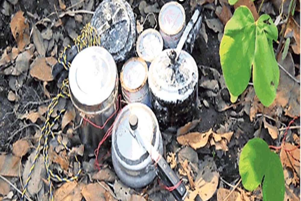 धमतरी के जंगलों में सुरक्षा बलों ने माओवादियों के खिलाफ बड़ी कार्रवाई, जंगल में टिफिन-कुकर बम मिले