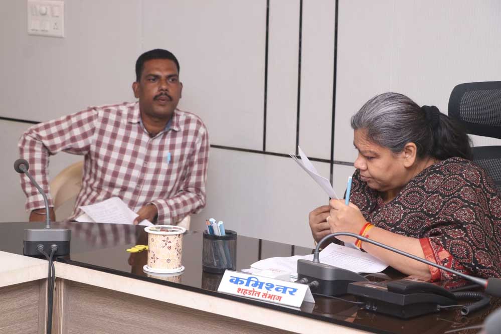कमिश्नर ने सुनी लोगों की समस्याएं, अधिकारियों को दिए समय सीमा में निराकरण करने के निर्देश