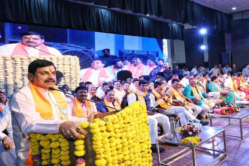 सीएम डॉ मोहन ने भीमराव अंबेडकर को बताया भारत की आत्मा, पूर्व पीएम जवाहरलाल नेहरू पर बोला तीखा हमला