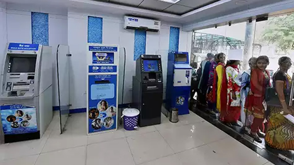 देश में ATM का उपयोग तेजी से घटा, ज्यादातर लोग डिजिटल भुगतान का इस्तेमाल कर रहे