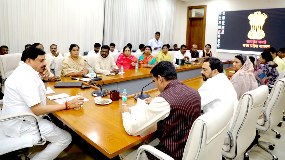 सभी नगर निगमों में बनेंगी विकास समिति, शहर के विकास के लिए सब मिलकर करें काम : मुख्यमंत्री डॉ. यादव