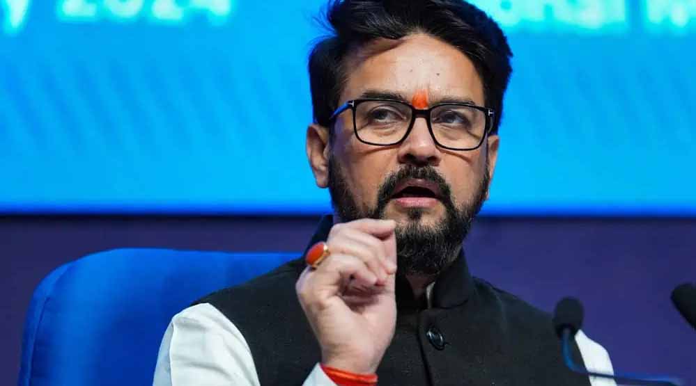 हिमाचल प्रदेश और झारखंड की सरकारों के नेशनल हेराल्ड को विज्ञापन दिए जाने पर केंद्रीय मंत्री अनुराग ठाकुर ने जमकर निशाना साधा