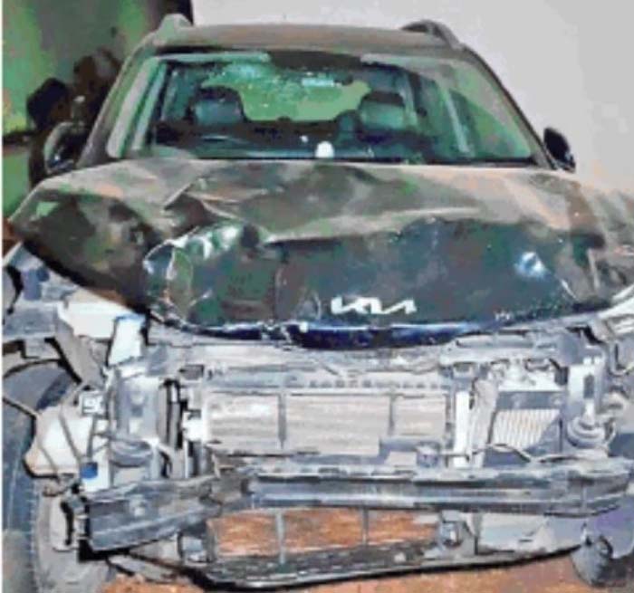 सोमती नदी के पास से गुजरे तो वाहन अनियंत्रित होकर नदी में जा गिरा, चार की मौत, कार में दारू की बोतल भी मिली