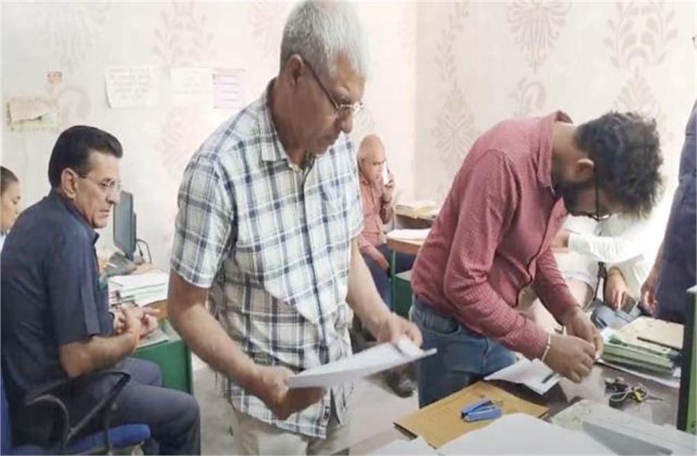 जींद में हरियाणा अनुसूचित जाति वित्त एवं विकास निगम कार्यालय में सीएम फ्लाइंग की टीम ने औचक निरीक्षण किया