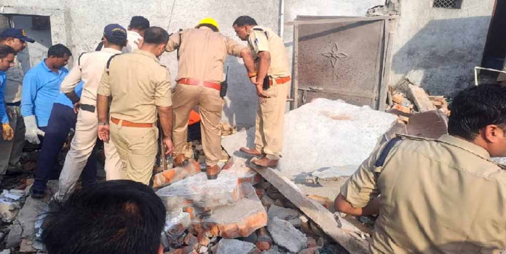 सहारनपुर जिले के देवबंद थाना इलाके में एक पटाखा फैक्टरी में विस्फोट, 4 लोगों के मौत की सूचना