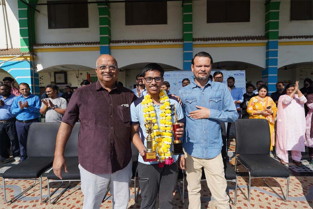 बुरहानपुर के विद्यार्थी माजिद हुसैन ने  ऑल इंडिया रैकिंग में 30वां स्थान पाया, अंतर्राष्ट्रीय गणित ओलंपियाड में भी प्रथम