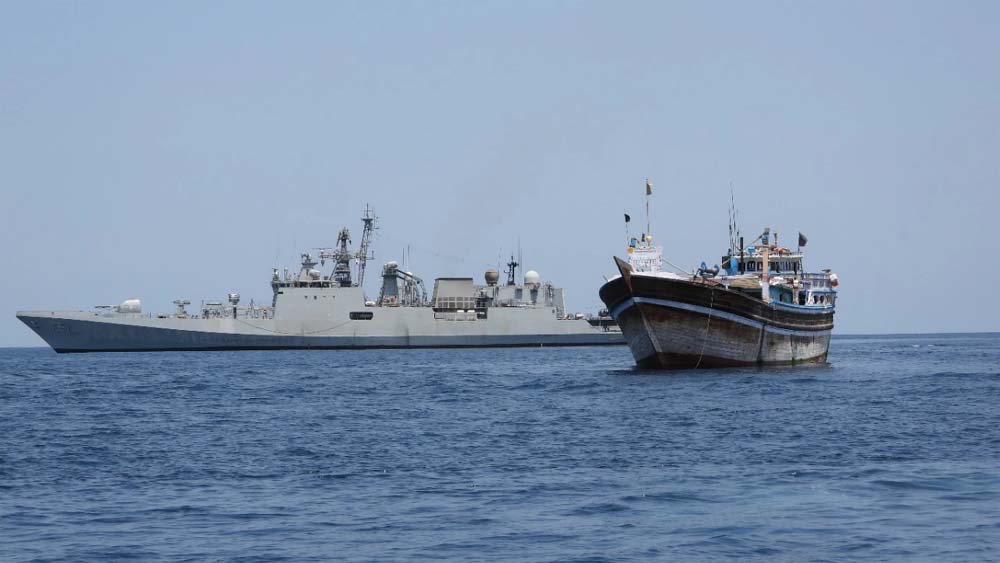 भारतीय नौसेना के युद्धपोत आईएनएस त्रिकंड की टीम ने अरब सागर में देवदूत बनकर पाकिस्तानी नाविक की बचाई जान