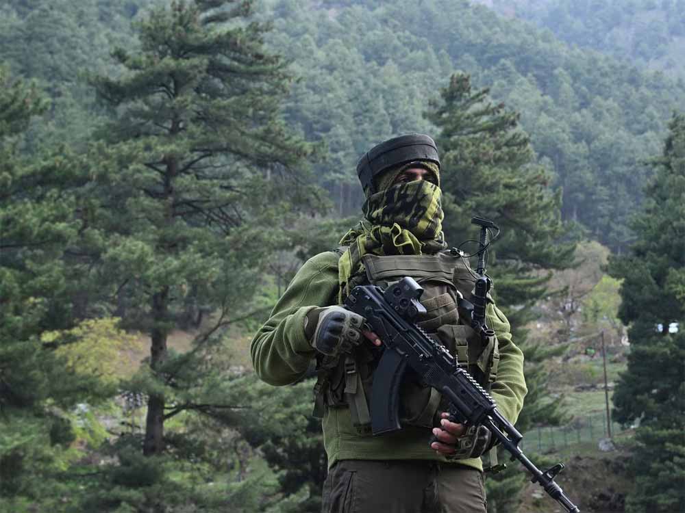 सरकार ने मीडिया संस्थानों से डिफेंस ऑपरेशंस और सुरक्षा बलों की लाइव कवरेज को दिखाने से बचने के लिए कहा