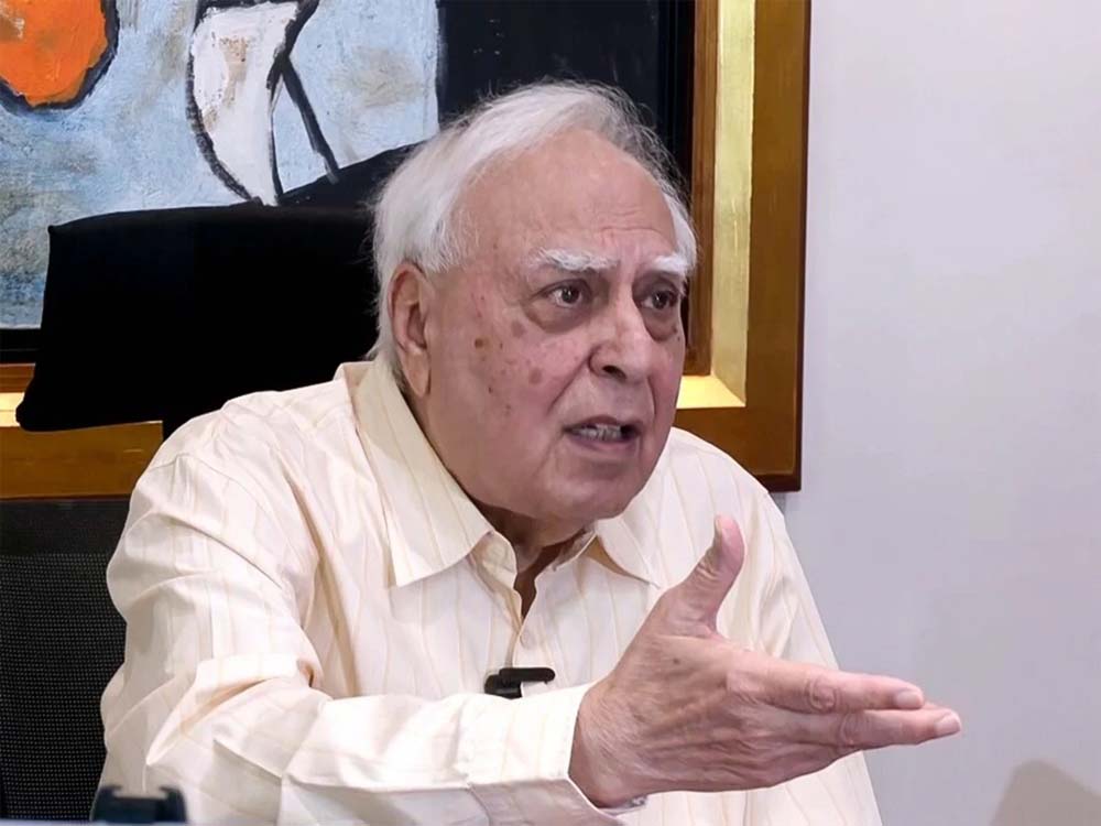 कपिल सिब्बल ने अमित शाह से पाक को ‘आतंकी राष्ट्र’ घोषित करने और इस मुद्दे को इंटरनेशनल कोर्ट में उठाने की अपील की