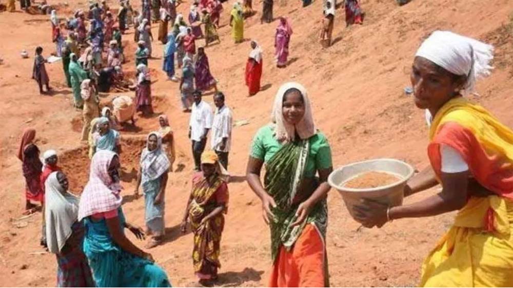 यूपी जिले में साढ़े तीन लाख से अधिक मनरेगा श्रमिक, आई बड़ी खुशखबरी, बढ़ गई मजदूरी