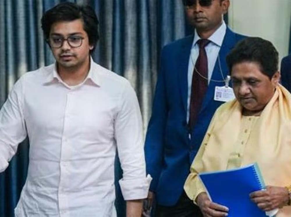 मायावती के भतीजे आकाश आनंद ने माफी मांगी, कहा-‘अब कोई गलती नहीं करूंगा, मुझे पार्टी में ले लीजिए’