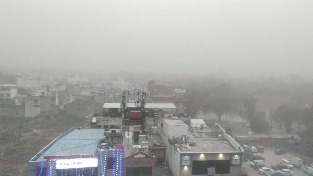 दिल्ली-NCR में फिर मौसम ने मारी पलटी, कई इलाकों में धूल भरी आंधी, मौसम विभाग ने जारी किया ऑरेंज अलर्ट