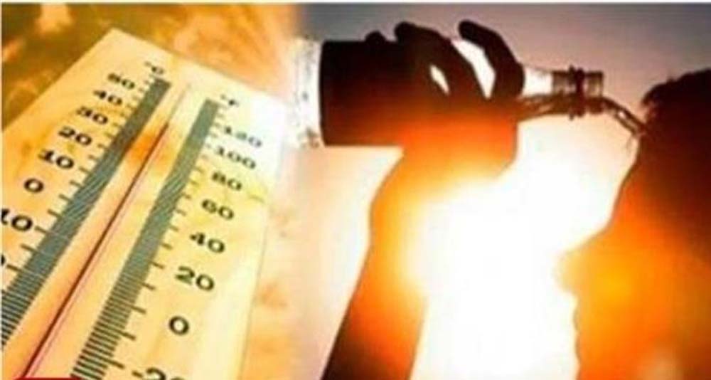 इस बार बेहद कम ठंड के बाद सर्दी की विदाई का महीना कहा जाने वाला मार्च भी लगभग बिना बरसे ही बीत गया