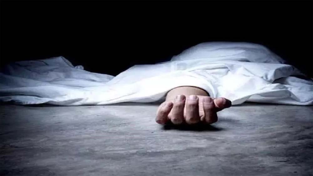 जबलपुर में मध्यरात्रि को घर के छत का एक बड़ा भाग टूट कर गिरा, टुकड़ा गिरने से सो रहा परिवार दबा, महिला की मौत