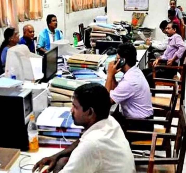 2002 से SC-ST को प्रमोशन में मिला आरक्षण, हजारों कर्मचारियों पर लटकी रहेगी डिमोशन की तलवार