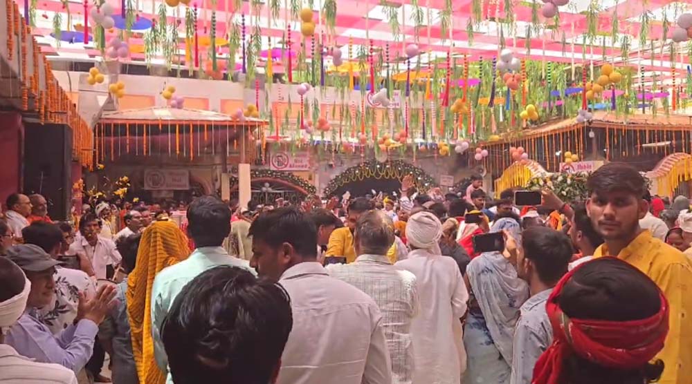 बुंदेलखंड की अयोध्या ओरछा में रामनवमी की धूम, बुंदेली बधाई गीत पर झूमें श्रद्धालु