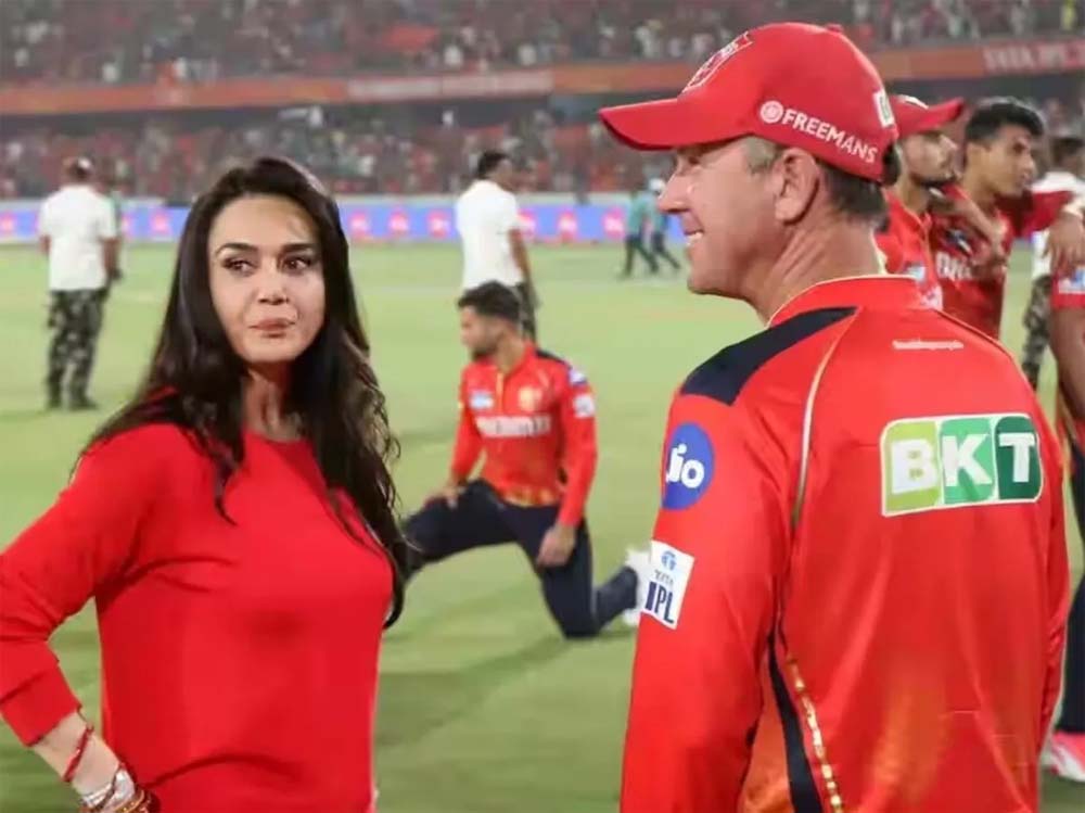 प्रीति जिंटा ने लिखा, ‘आज की रात अभिषेक शर्मा के नाम है! क्या प्रतिभा और क्या अविश्वसनीय पारी, बधाई SRH!