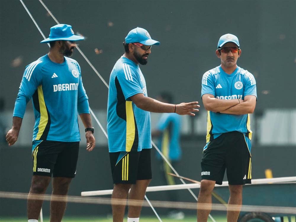 रोहित शर्मा को पता ही नहीं चला कि बीसीसीआई ने असिस्टेंट कोच अभिषेक नायर को ही उनके पद से हटा दिया